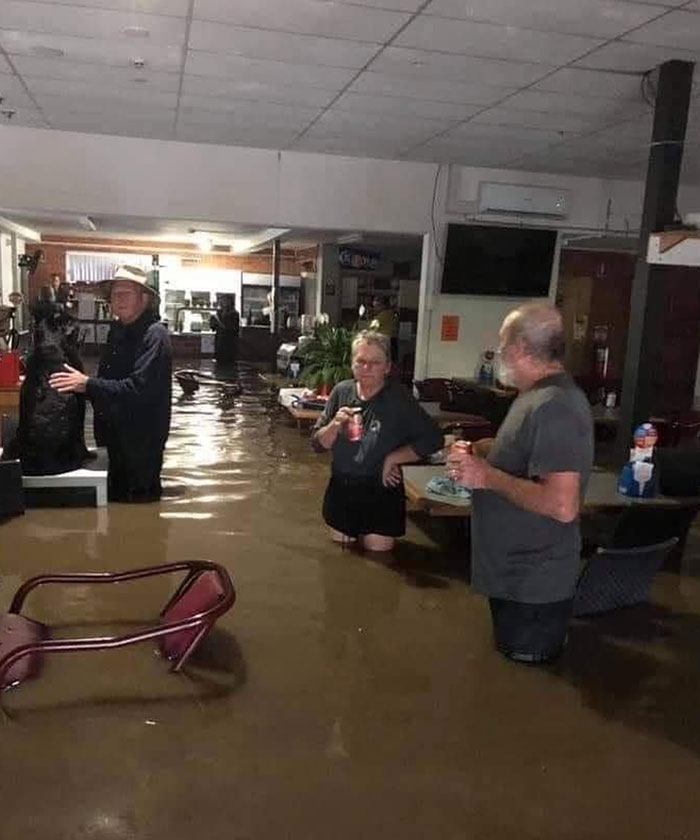 Actualmente se están produciendo grandes inundaciones en Australia, pero nada cierra el bar