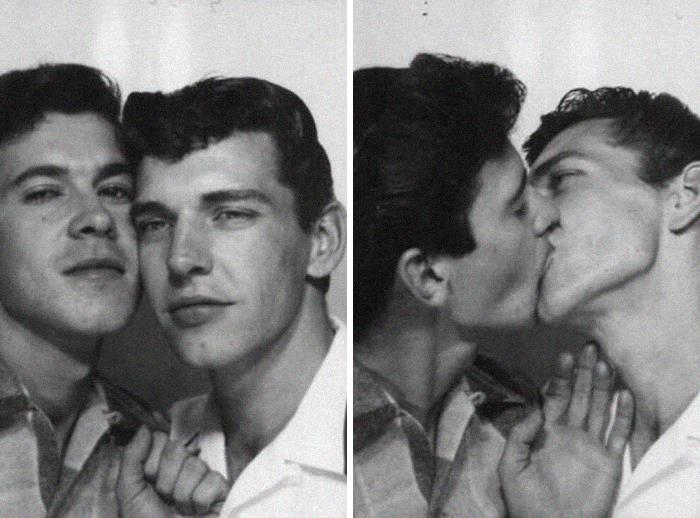 Una pareja en un fotomatón en Hastings Park | Vancouver, Canadá, 1953