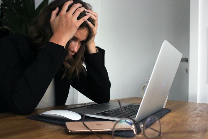 20 Mujeres comparten cosas anticuadas que la sociedad espera de ellas