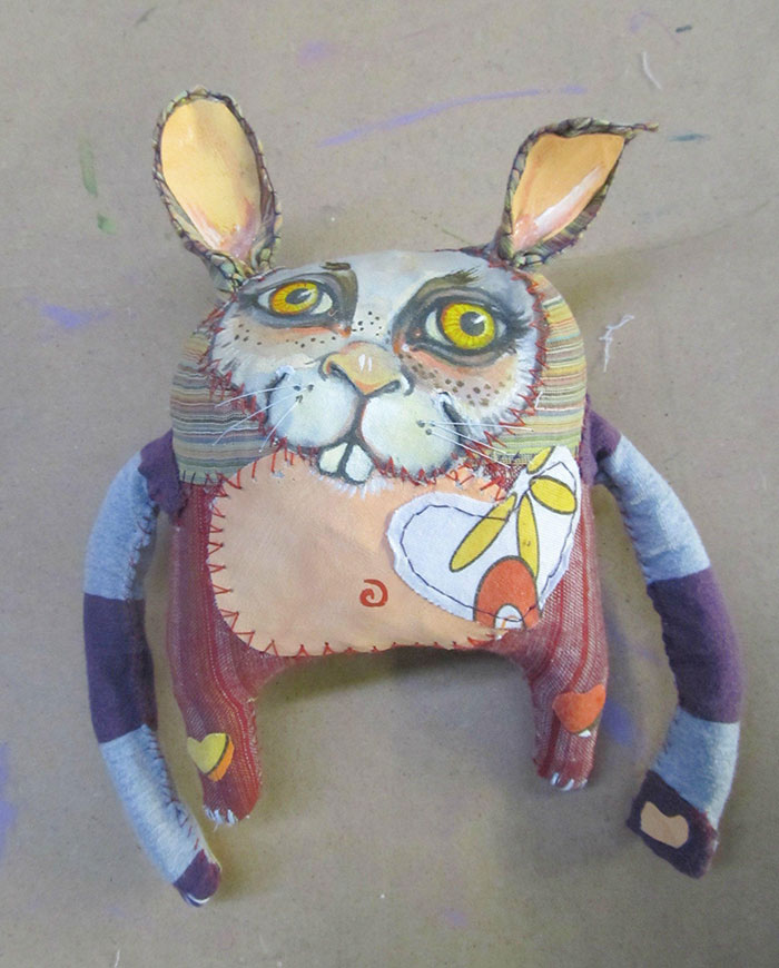 Mi jefe me preguntó si podía hacer un juguete de peluche para sus hijos. Espero que se dé cuenta de que sólo puedo hacer juguetes espeluznantes