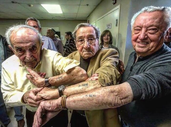 Tres hombres judíos que llegaron a Auschwitz el mismo día, se reúnen 73 años después