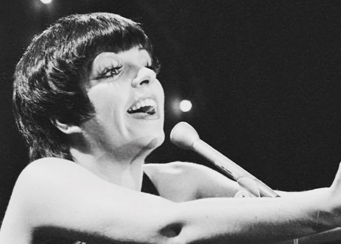 La dramática ceremonia de los Oscars terminó con un momento conmovedor y reconfortante de Lady Gaga ayudando amablemente a Liza Minnelli