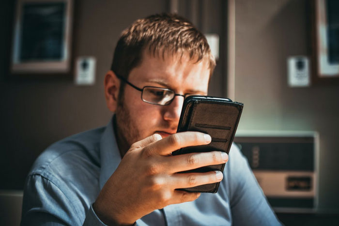 12 Señales de inteligencia vistas en personas que no se dan cuenta de lo listas que son