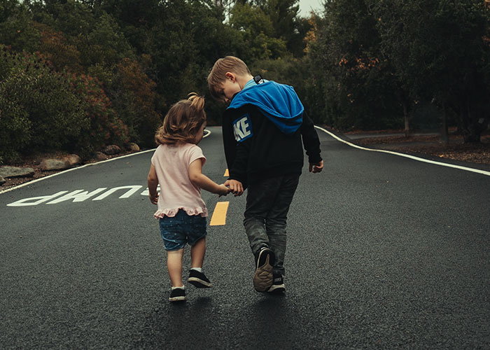 20 Cosas muy acertadas que quienes "no tienen hermanos nunca entenderán"