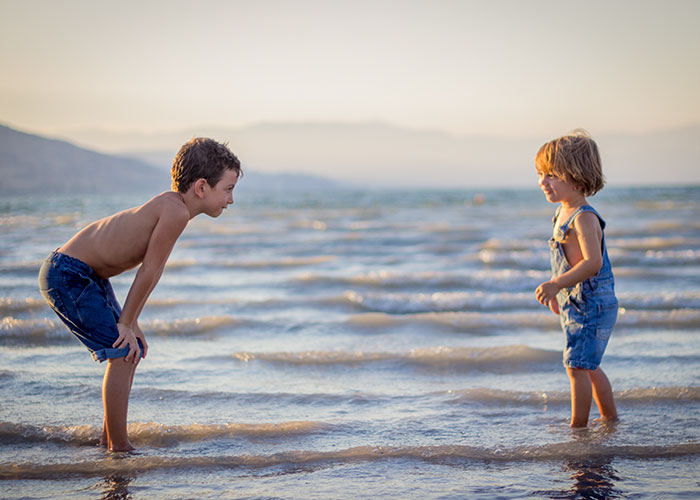 20 Cosas muy acertadas que quienes "no tienen hermanos nunca entenderán"