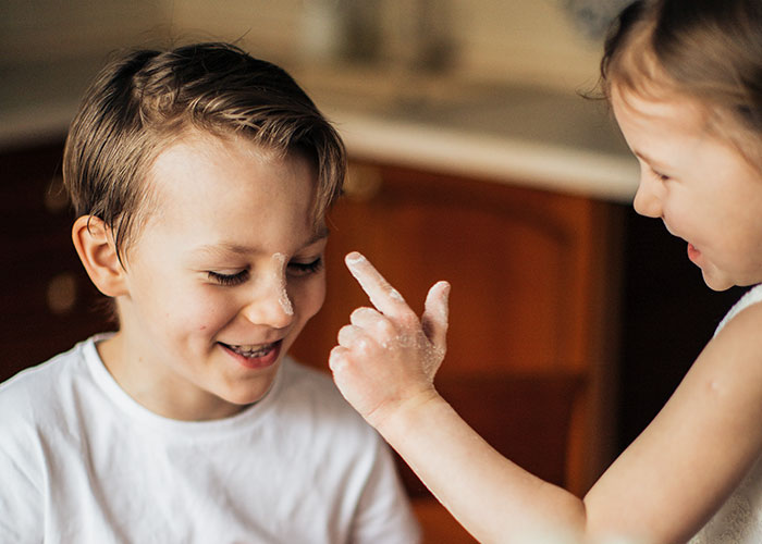 20 Cosas muy acertadas que quienes "no tienen hermanos nunca entenderán"
