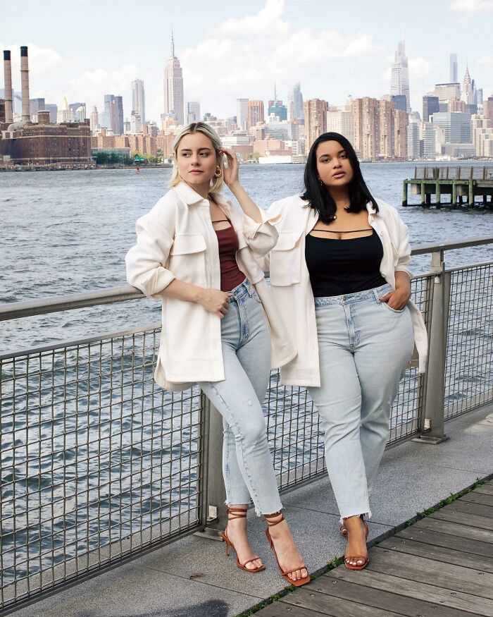 "Style Not Size": Two Friends Show How The Same Outfit Looks On Their Different Body Sizes (30 New Pics)