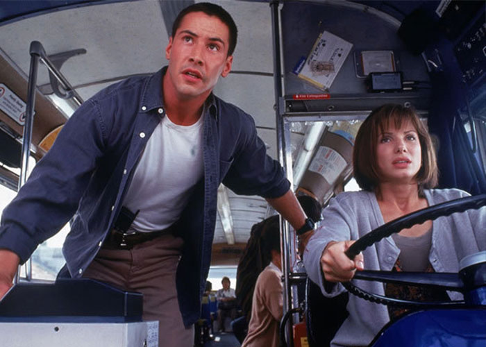 Keanu Reeves visitó a Sandra Bullock por sorpresa y le llevó champán y trufas, porque ella mencionó que jamás los había probado
