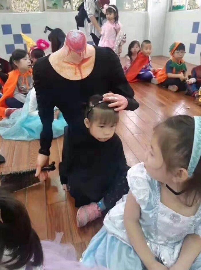 “Japanese Stuff Without Context”: 40 Funny And Weird Pics That Showcase How Unique Japan Really Is