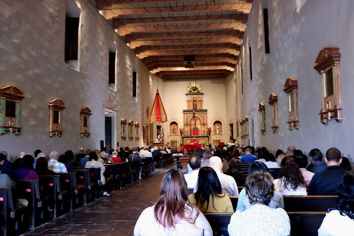 20 Cosas que hicieron a la gente dudar de su religión, compartidas en este grupo online