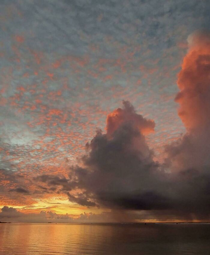 Nube que parece un tipo a punto de comer un sándwich