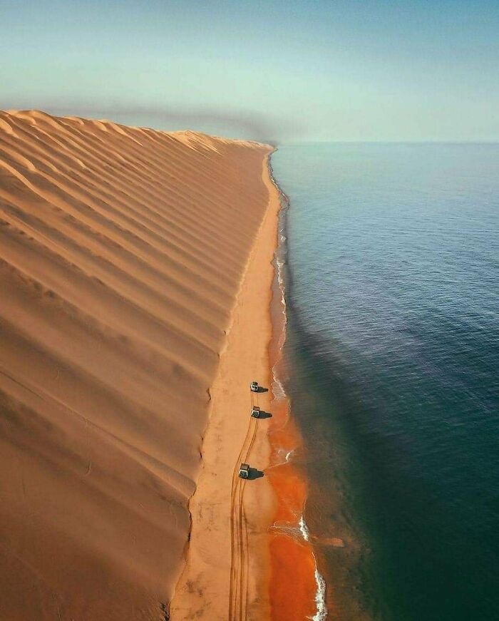 Donde el desierto de Namibia se encuentra con el océano Atlántico