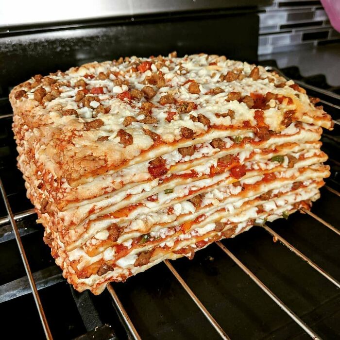 Pizza-tarta de cumpleaños de 8 capas
