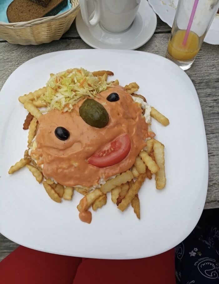 Plato de menú de adultos en un restaurante lituano