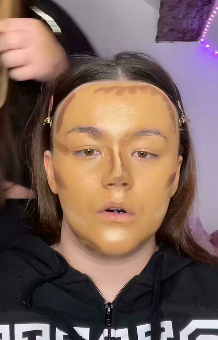 La maquilladora cobra 60 libras por hacer algo así 