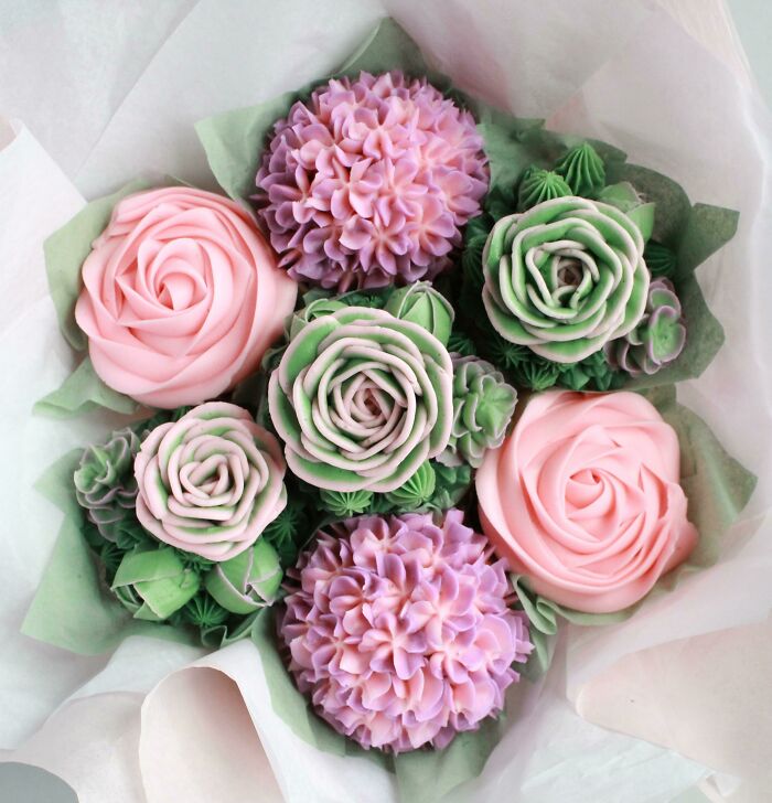 Cupcakes en forma de flores para un cliente que quería algo que no hubiera que cortar y fuera fácil de servir en un picnic
