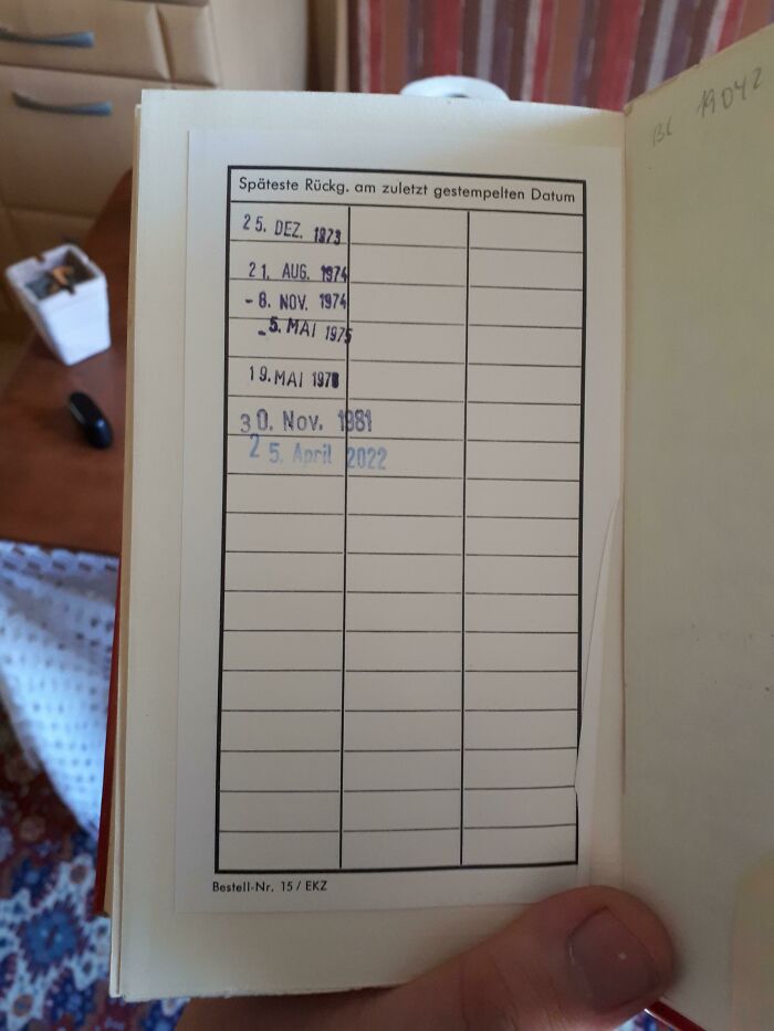 El libro que tomé prestado fue prestado por última vez hace 41 años