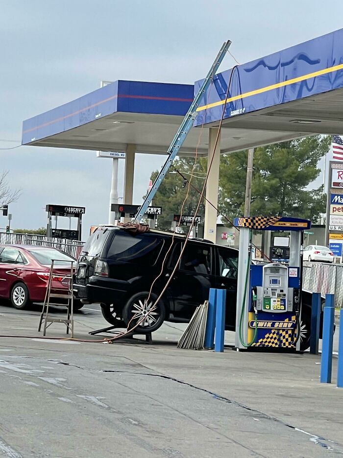 Solo un pequeño refuerzo para llegar al techo de esta gasolinera