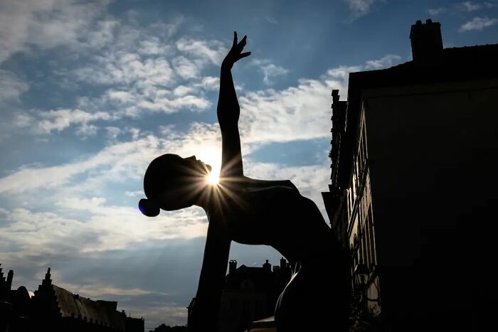 30 Extraordinary Pictures Taken By Jeffrey De Keyser Embracing "The Absurd Human Condition"