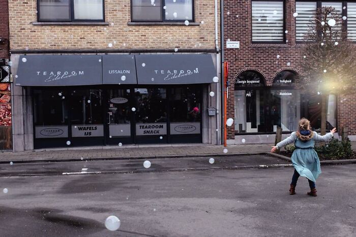 30 Extraordinary Pictures Taken By Jeffrey De Keyser Embracing "The Absurd Human Condition"