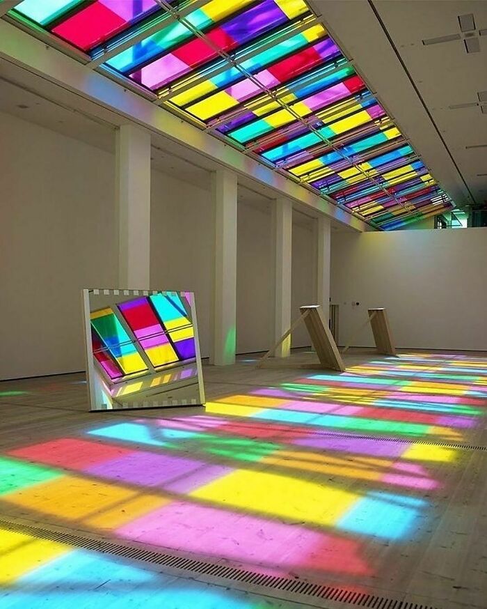 Instalación arquitectónica en Balticgateshead⁠ hecha por Daniel Buren