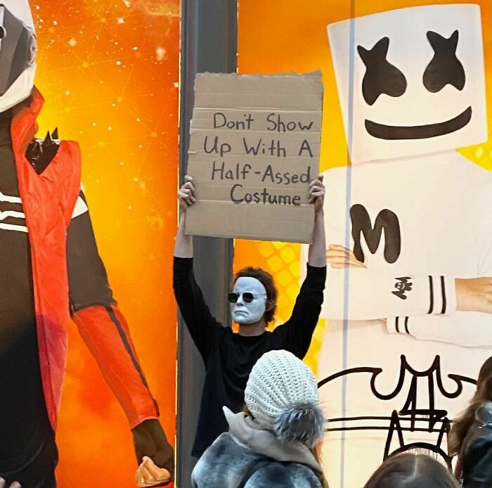 40 Times “Dude With Sign” Did Everyone A Public Service And Protested Everyday Annoying Things (New Pics)