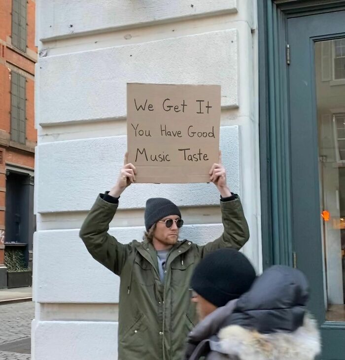 40 Times “Dude With Sign” Did Everyone A Public Service And Protested Everyday Annoying Things (New Pics)