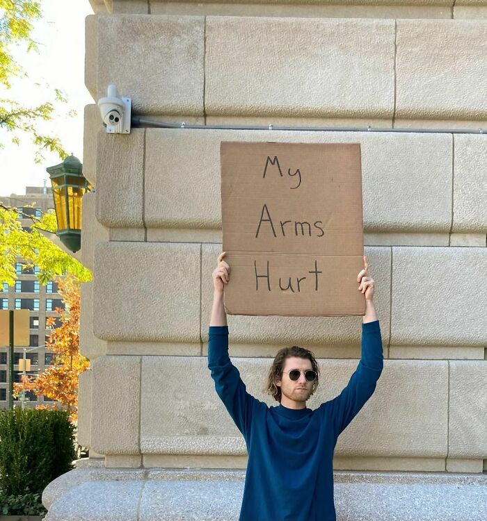 40 Times “Dude With Sign” Did Everyone A Public Service And Protested Everyday Annoying Things (New Pics)