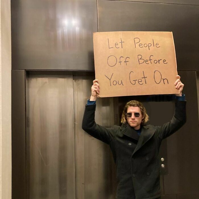 40 Times “Dude With Sign” Did Everyone A Public Service And Protested Everyday Annoying Things (New Pics)
