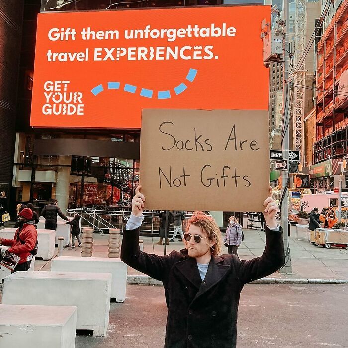 40 Times “Dude With Sign” Did Everyone A Public Service And Protested Everyday Annoying Things (New Pics)