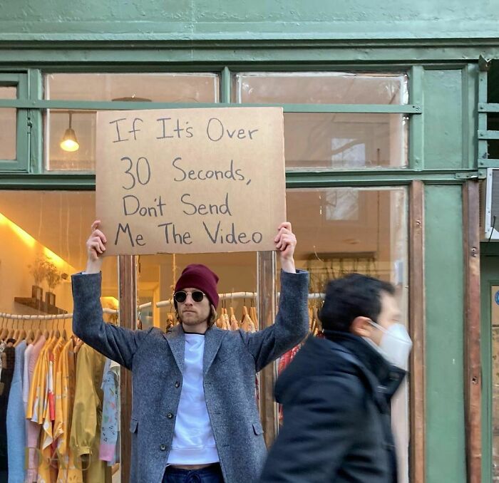 40 Times “Dude With Sign” Did Everyone A Public Service And Protested Everyday Annoying Things (New Pics)
