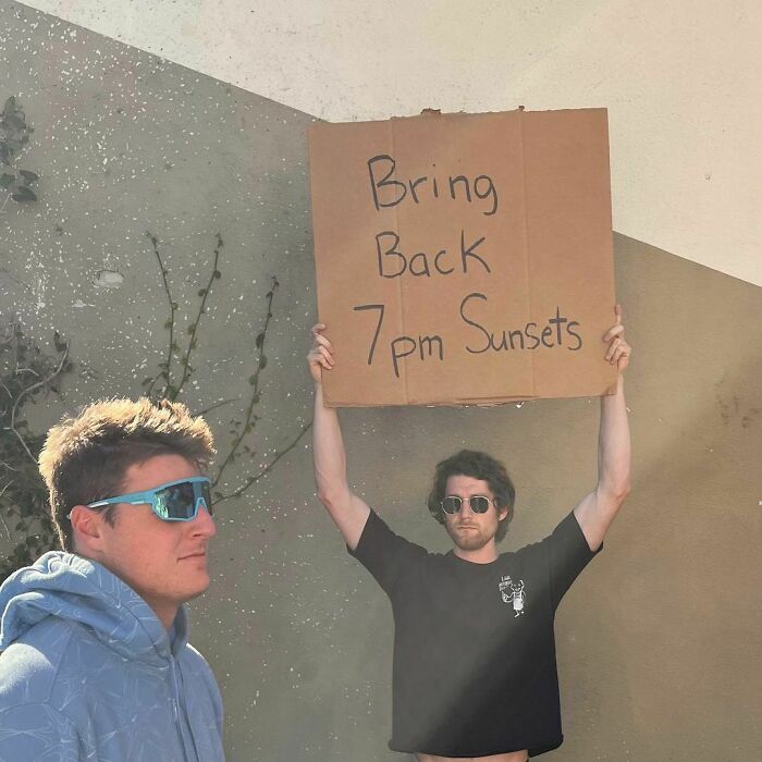 40 Times “Dude With Sign” Did Everyone A Public Service And Protested Everyday Annoying Things (New Pics)
