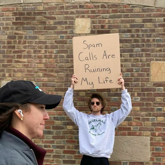 40 Times “Dude With Sign” Did Everyone A Public Service And Protested Everyday Annoying Things (New Pics)