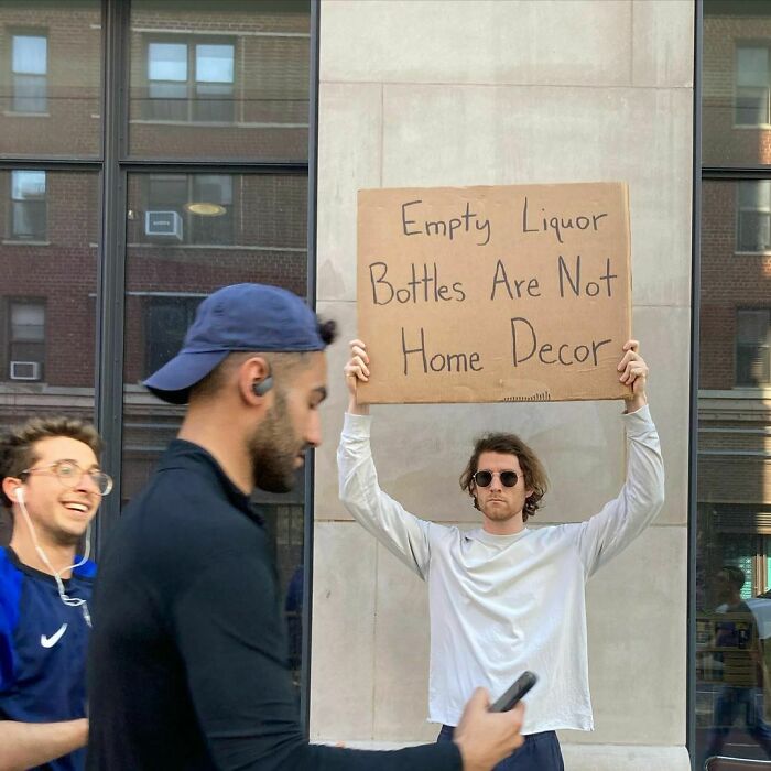 40 Times “Dude With Sign” Did Everyone A Public Service And Protested Everyday Annoying Things (New Pics)