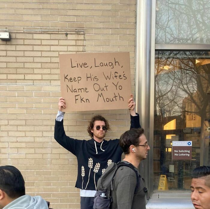 40 Times “Dude With Sign” Did Everyone A Public Service And Protested Everyday Annoying Things (New Pics)