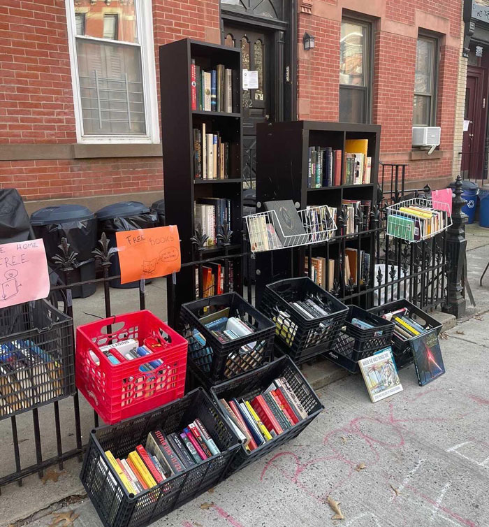 ¡Toneladas de libros gratis en la calle 7 de Park Slope entre la 4ta y la 5ta Avenida!