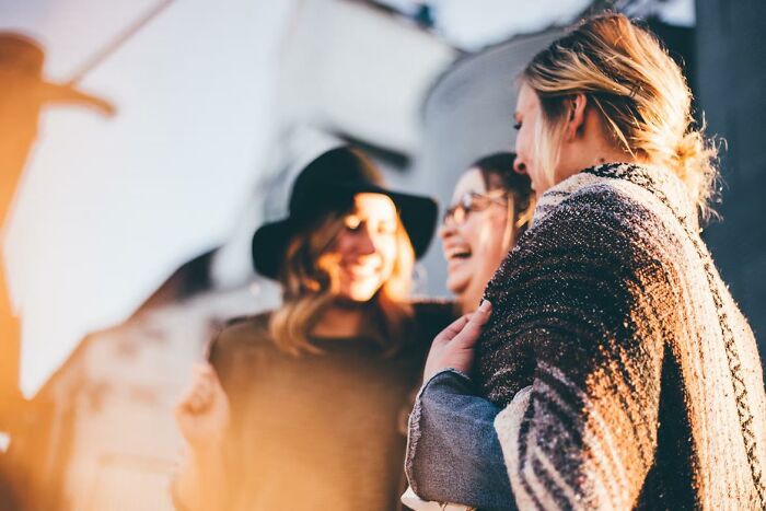 “¿Has aceptado a Jesús en tu corazón?”: 20 Tácticas geniales femeninas para que los hombres les dejen en paz