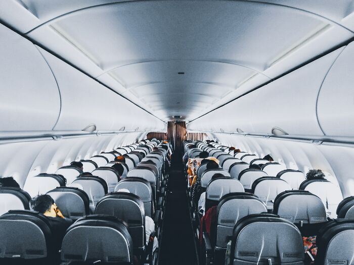20 Oscuros secretos de la industria de las aerolíneas, compartidos por auxiliares de vuelo
