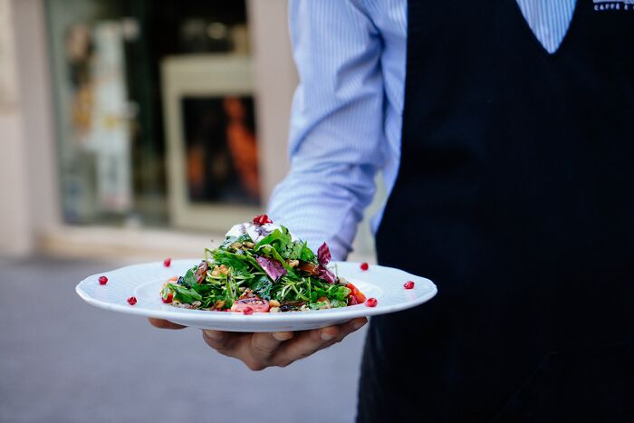 20 Cosas divertidas, mezquinas y groseras que ocurren en los restaurantes