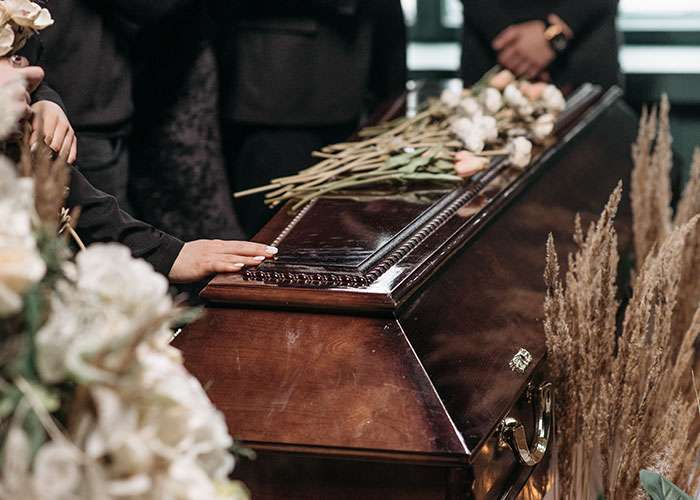 Un hombre fallece en la boda de su hermano y la novia le acusa de arruinar el día más importante de su vida