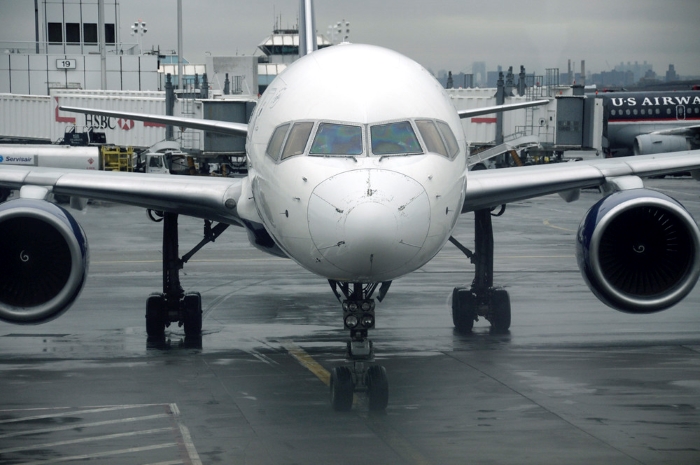 “No me importa, toma un vuelo privado”: Un pasajero le dijo a esta persona diabética que no comiera ya que su hijo tenía síndrome de Prader-Willi, pero el pasajero interpelado se negó por completo