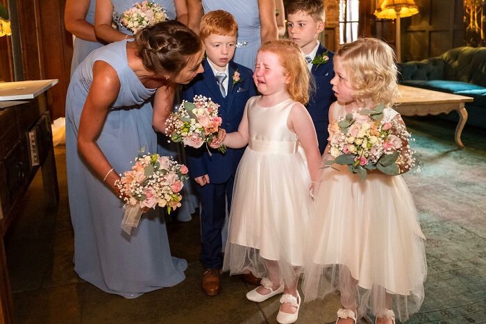 30 Honest Wedding Photos By Ian Weldon That Are As Funny As They Are Chaotic (New Pics)