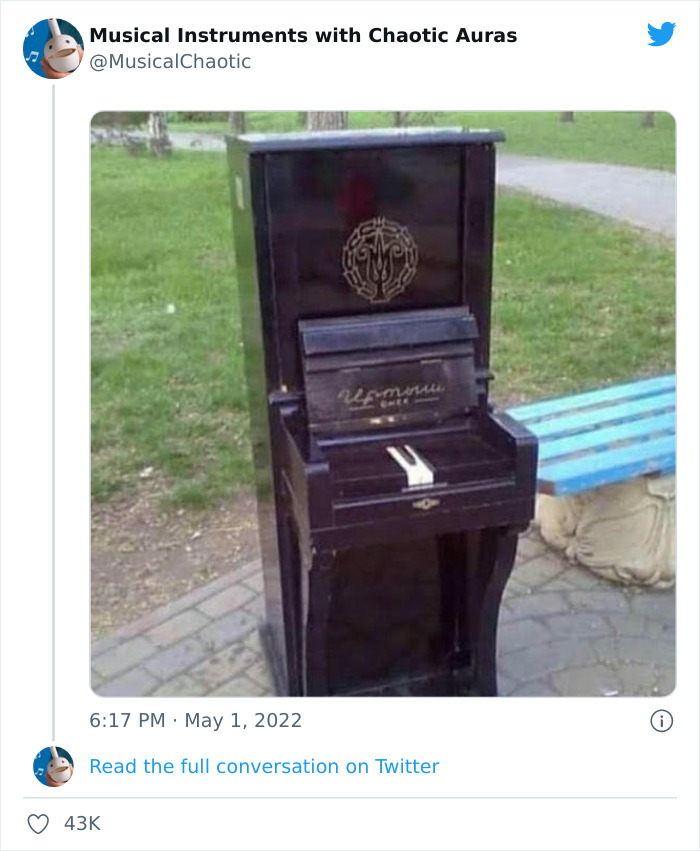 30 Funny And Bizarre Pics From The "Musical Instruments With Chaotic Auras" Twitter Page