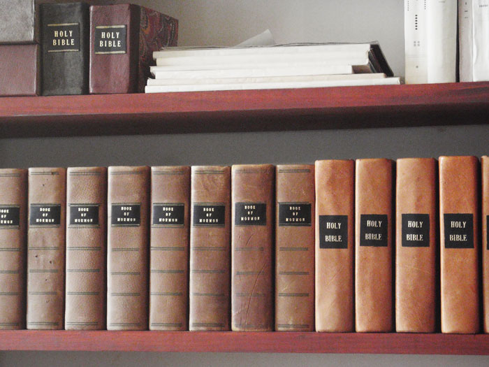 Existen varias versiones de la Biblia dependendiendo de la denominación cristiana