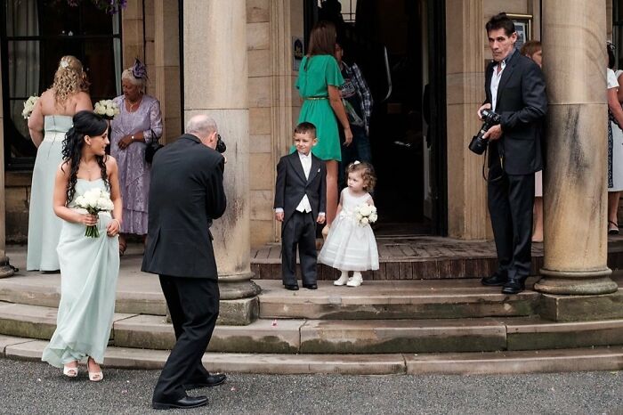 30 Honest Wedding Photos By Ian Weldon That Are As Funny As They Are Chaotic (New Pics)