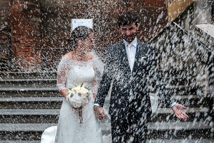30 Honest Wedding Photos By Ian Weldon That Are As Funny As They Are Chaotic (New Pics)