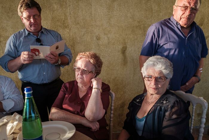 30 Honest Wedding Photos By Ian Weldon That Are As Funny As They Are Chaotic (New Pics)