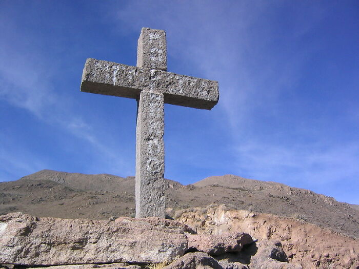 Actuar como si sus normas y costumbres religiosas debieran aplicarse a cualquier otra persona