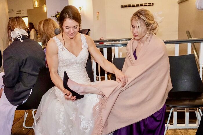 30 Honest Wedding Photos By Ian Weldon That Are As Funny As They Are Chaotic (New Pics)
