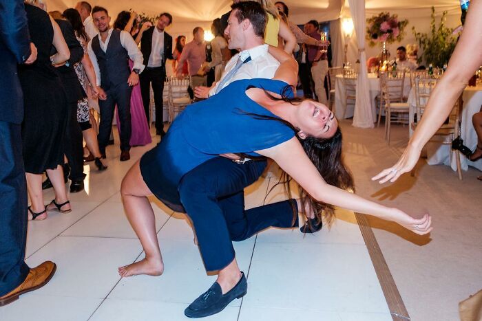30 Honest Wedding Photos By Ian Weldon That Are As Funny As They Are Chaotic (New Pics)